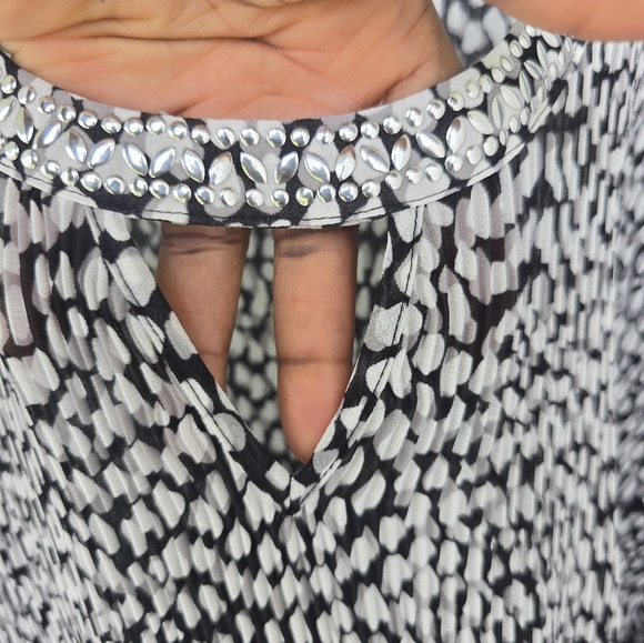 Catherines Tunic Blouse Womens 5X Plus Front Cutout Ombre Embellished New - Picture 12 of 16